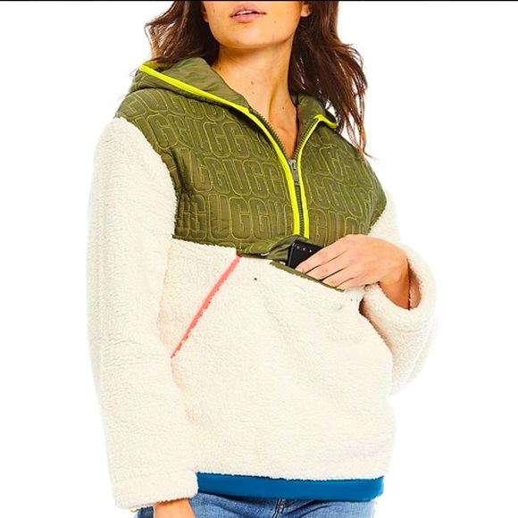 NWT Vintage UGG® Womens Iggy Faux Fur Hooded Half-Zip Pullover - Picture 2 of 5